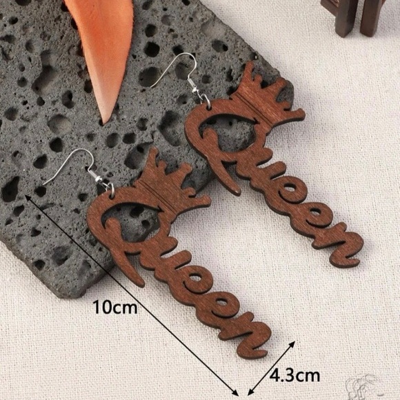 Wooden “Queen” Earrings - Picture 2 of 3